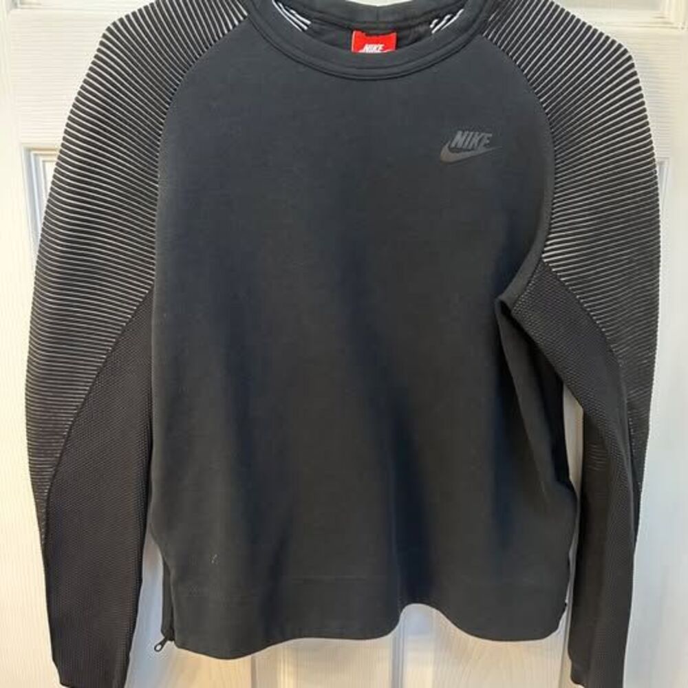 Nike Sportswear Tech Fleece Pullover – Women’s Black Size S